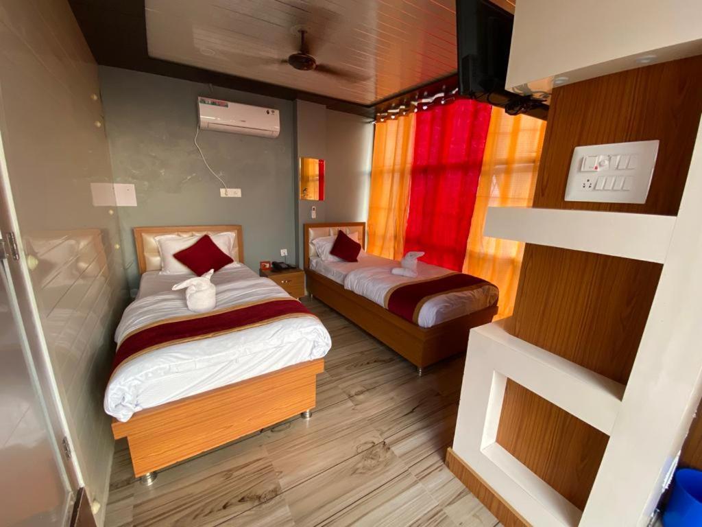 Hotel Kjs Inn Bahasi Экстерьер фото